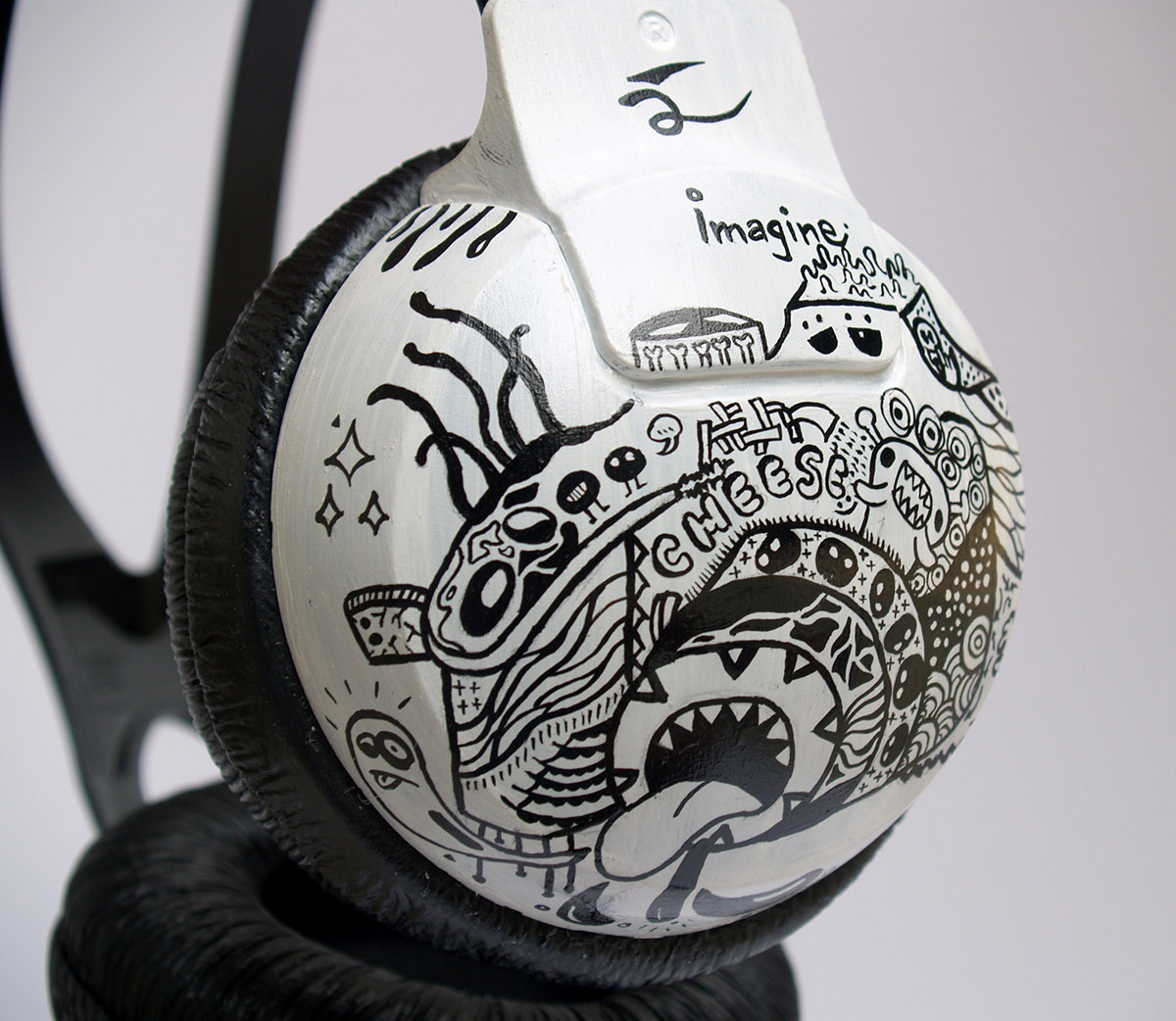 custommade customized doodle doodlework camera headphones phillips shoedup shoedupbyrahul fine art handpainted brushwork art