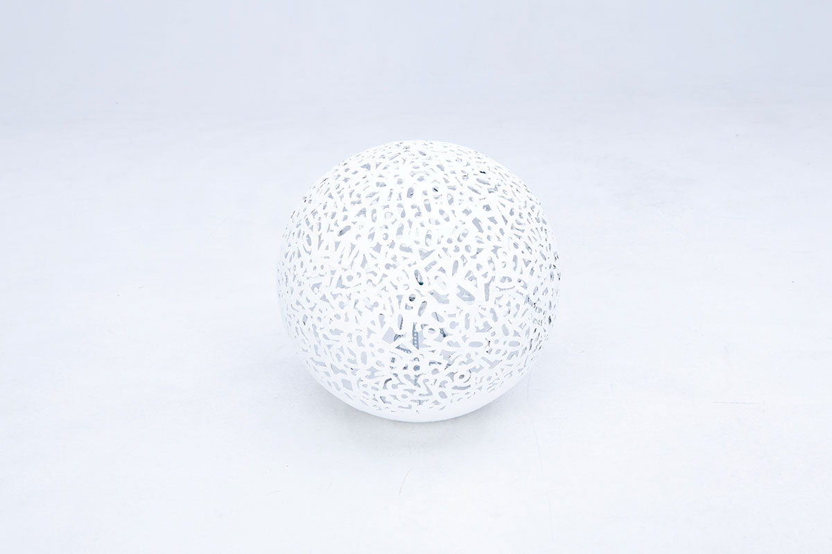 Calender ball light annual calender analoque handmade cutter papier-mâché
