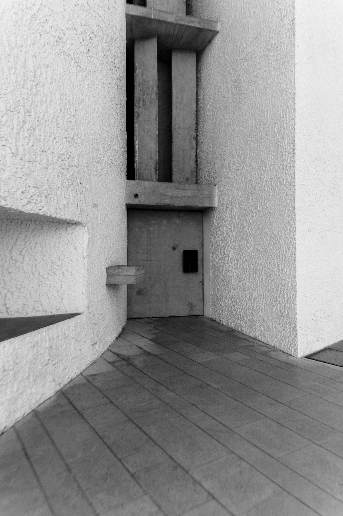 Le Corbusier france black White modernism church chapel concrete simon basler Düsseldorf