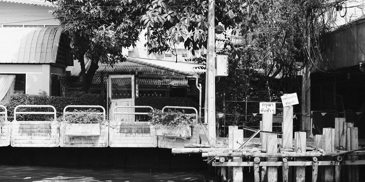 Bangkok black and white city fujifilm film simulation photographer Photography  photograpy Riverside street photography