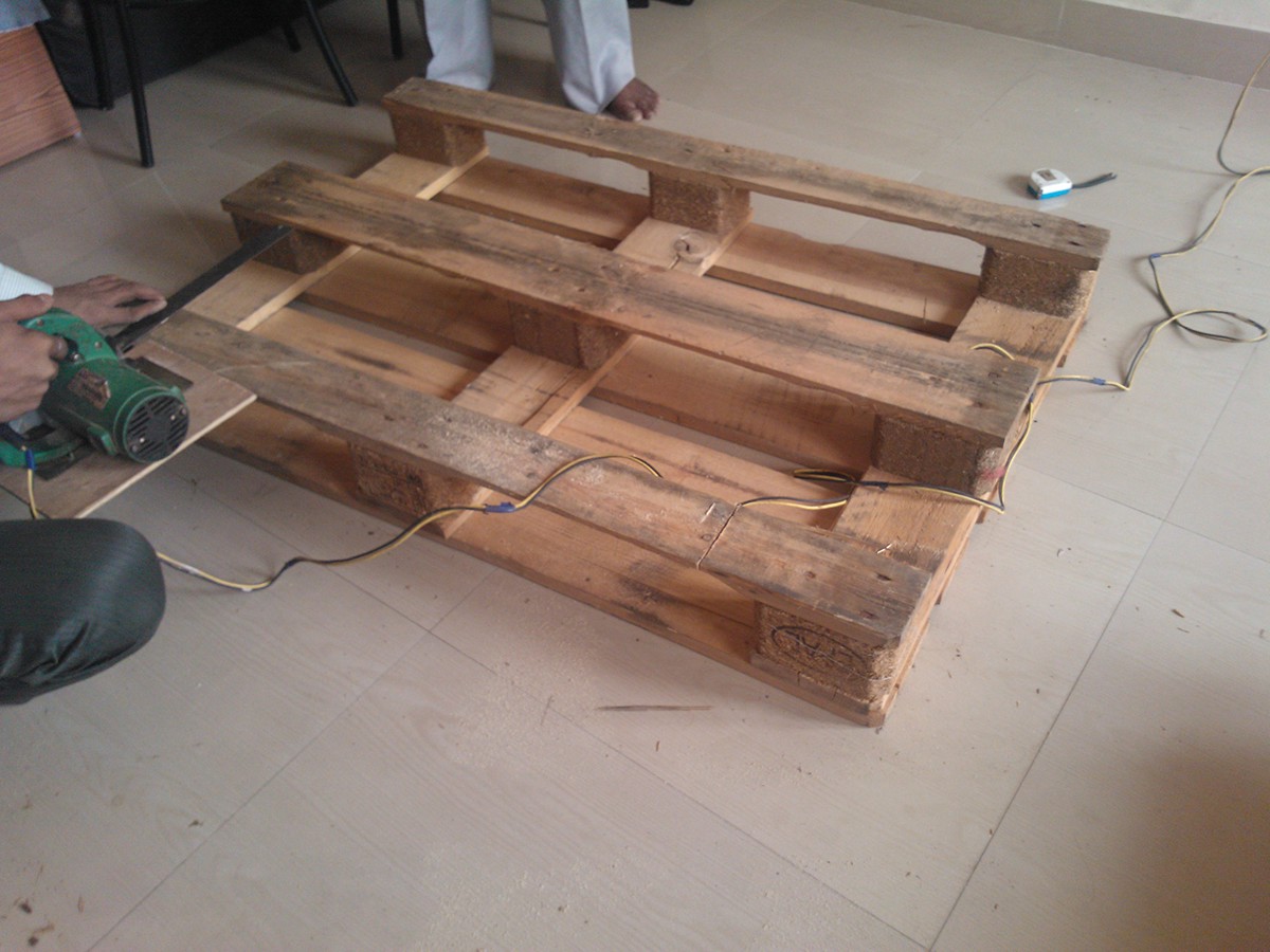 Pallet table furniture design DIY pinewood