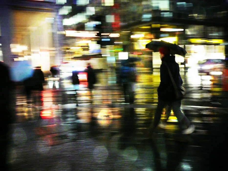 rain city berlin night streetlife