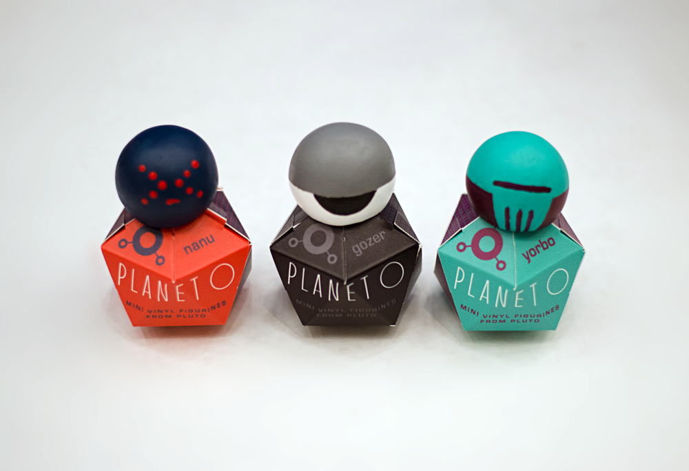 Designer toys toy packaging design cool alien Pluto vinyl toys figurine Space spaceship Scifi science fiction minimal minimalist geometric