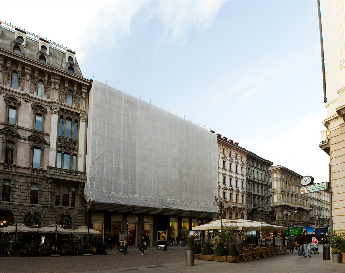 milan MOVING TRANSFER Ambient building package delivery installation Christo inspire