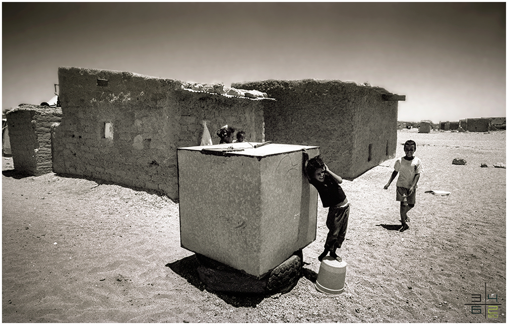 Saharawi  children  people   Africa  algeria  refugee black&whites kodak Nikon nikonscan Sahara desert