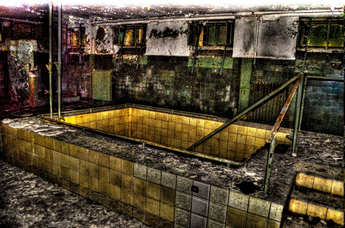HDR  tonmapping  Hospital   clinic  non-white decay