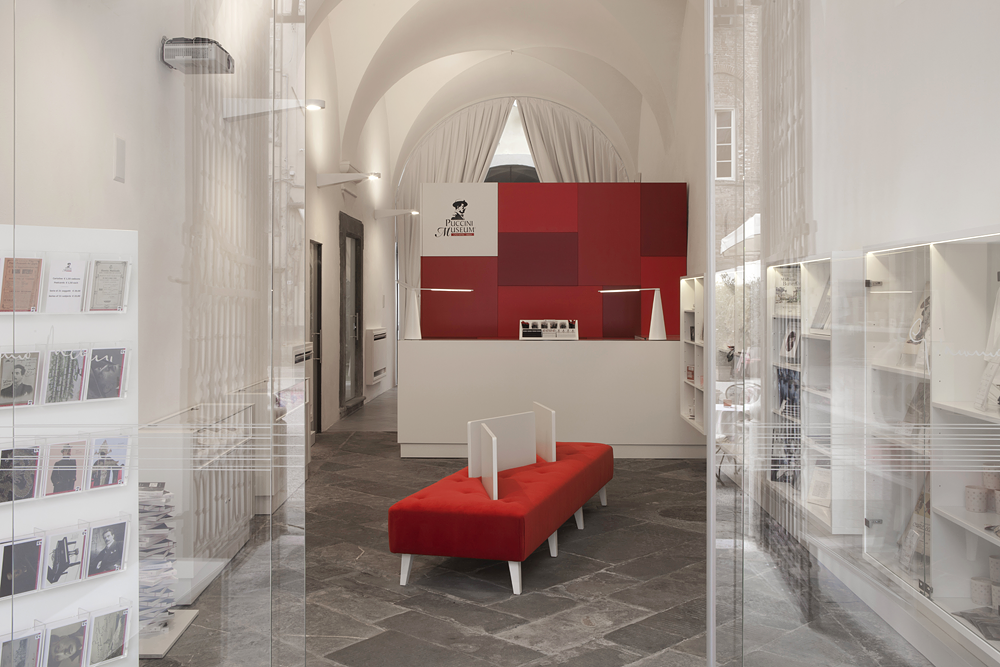 Giacomo Puccini Interior design White red wood museum Master puccini Lucca Fondazione Puccini