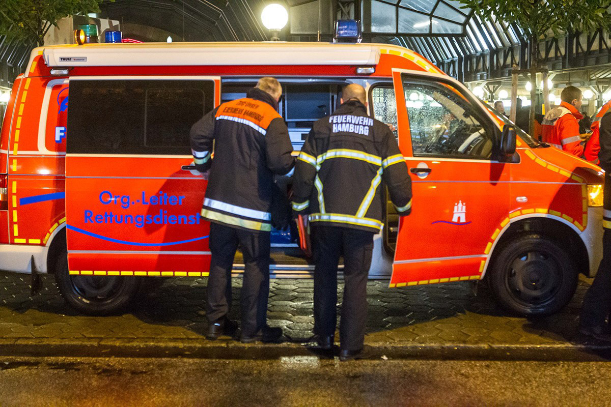 Hauptbahnhof hamburg Flüchtlinge Asylanten Feuerwehr Erkrankung Rettungsdienst St.Georg Deutschland polizei