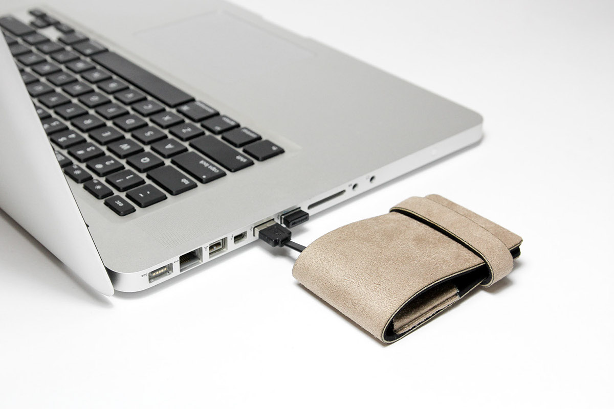 usb  pouch fabric  tactile  Technology pocket organisation lifestyle stylish innovation Consumer electronic Consolidation Streamline useful Memory