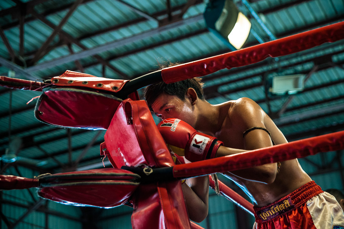 phnom penh  boxe  KHMER Cambodia Neak Pradals fighting cambodian muay thai