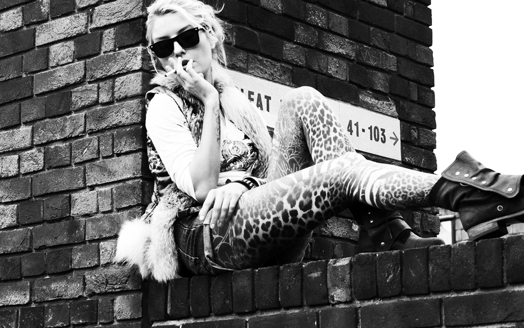 Street shorts shirt trash brick girl roof red shoes tattoo blond Sunglasses smoking leopard jeans
