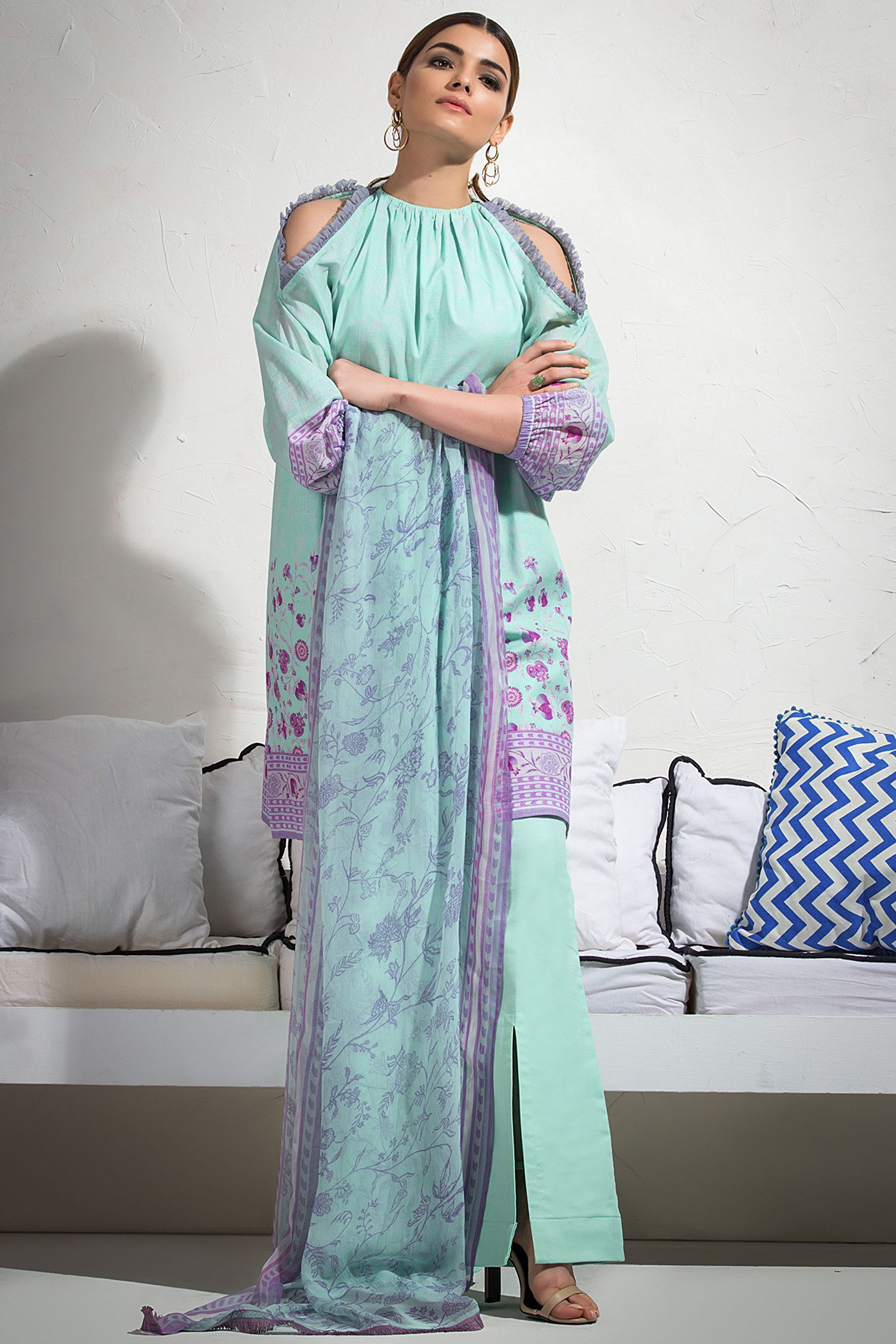 Textiles Fashion  textiledesign fashiondesign alkaram lawn springsummer apparel printdesign art