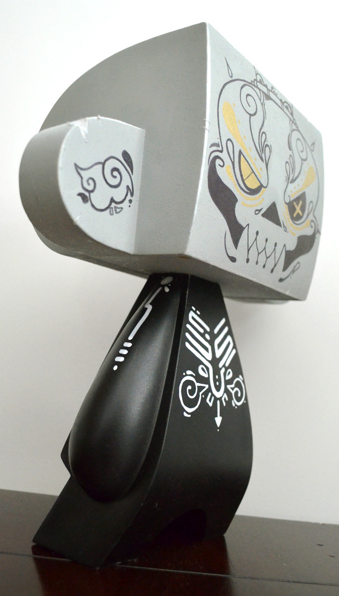 Madl toy DIY blank Custom commission vinyl resin paint markers design Kidrobot figure