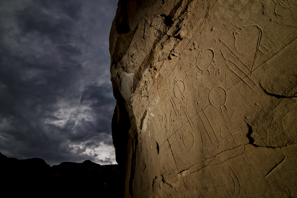 native american  writing-on-stone  Alberta  canada  petroglyphs  Blackfoot  Photography  art  Culture   history rock  native aboriginal  PARK  archeological 