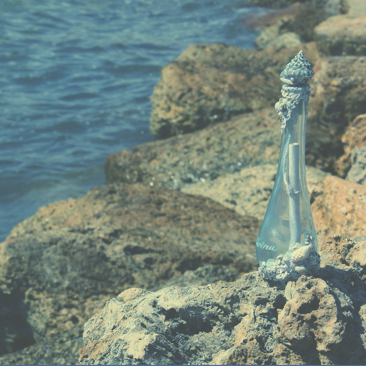 perfume message bottle sea shell stone pearl woman girl Lady Ocean water glass Retro marina