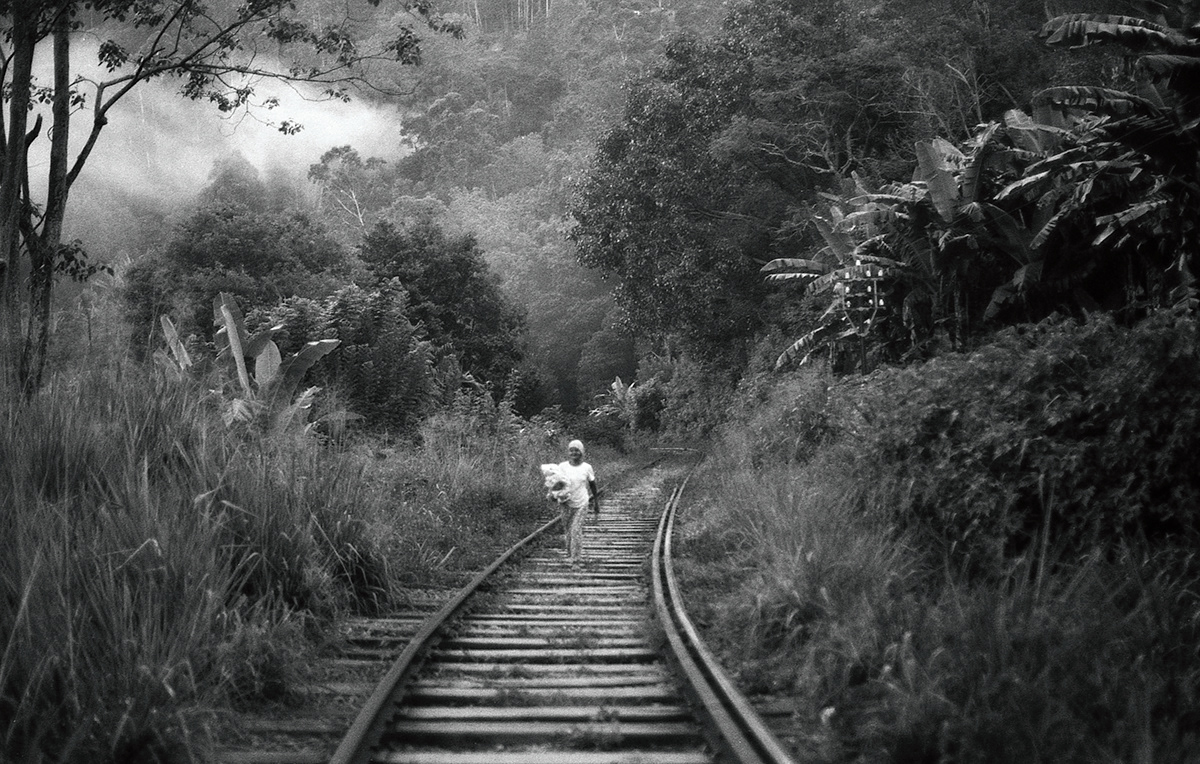 Travel analog Sri lanka rails life people black & white