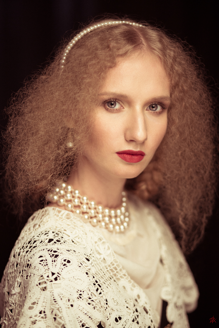 Classic portrait art Renaissance MUA makeup makeupartist Style blondegirl pearl