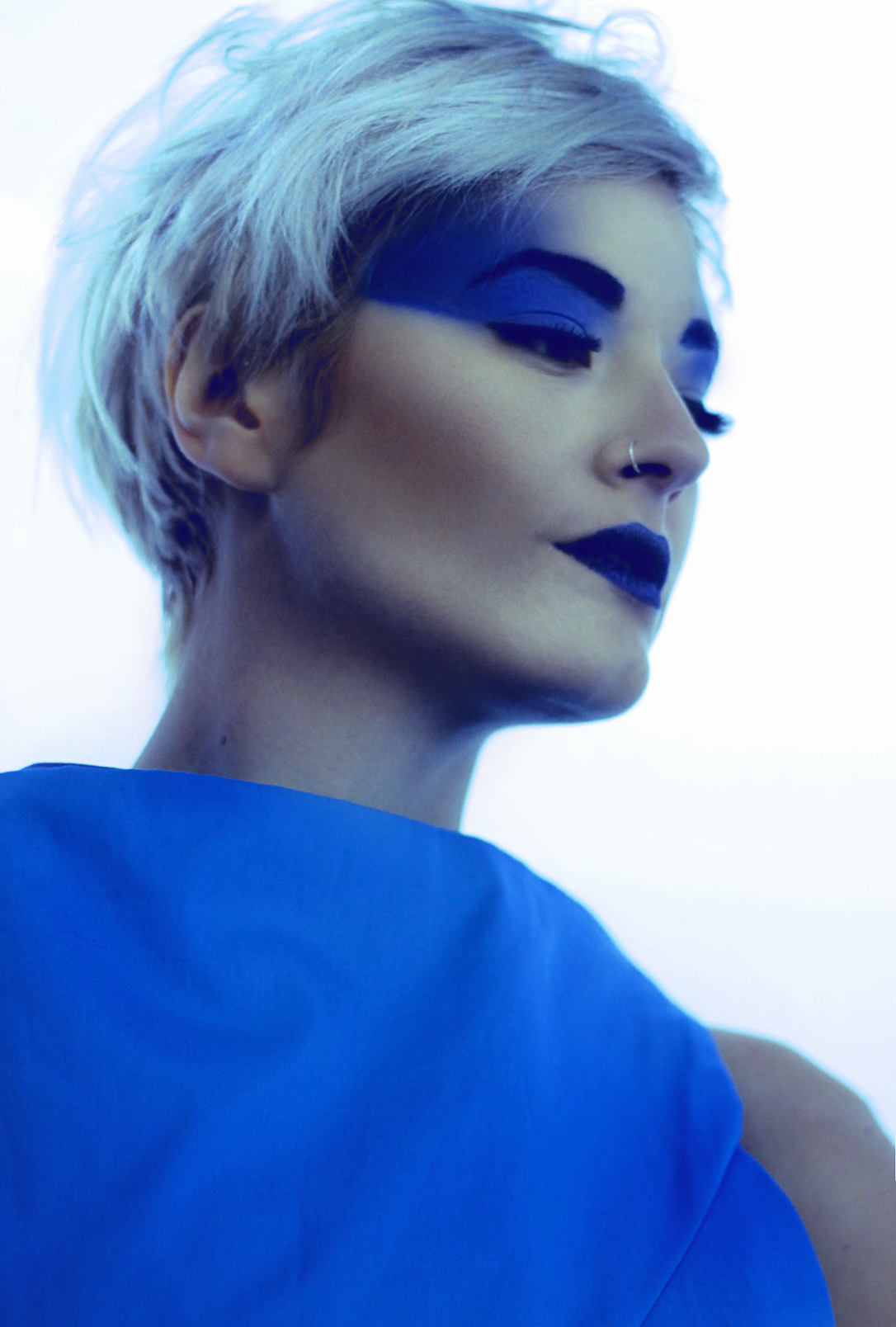 styling  woman model sea geometric blue metro Make Up dress