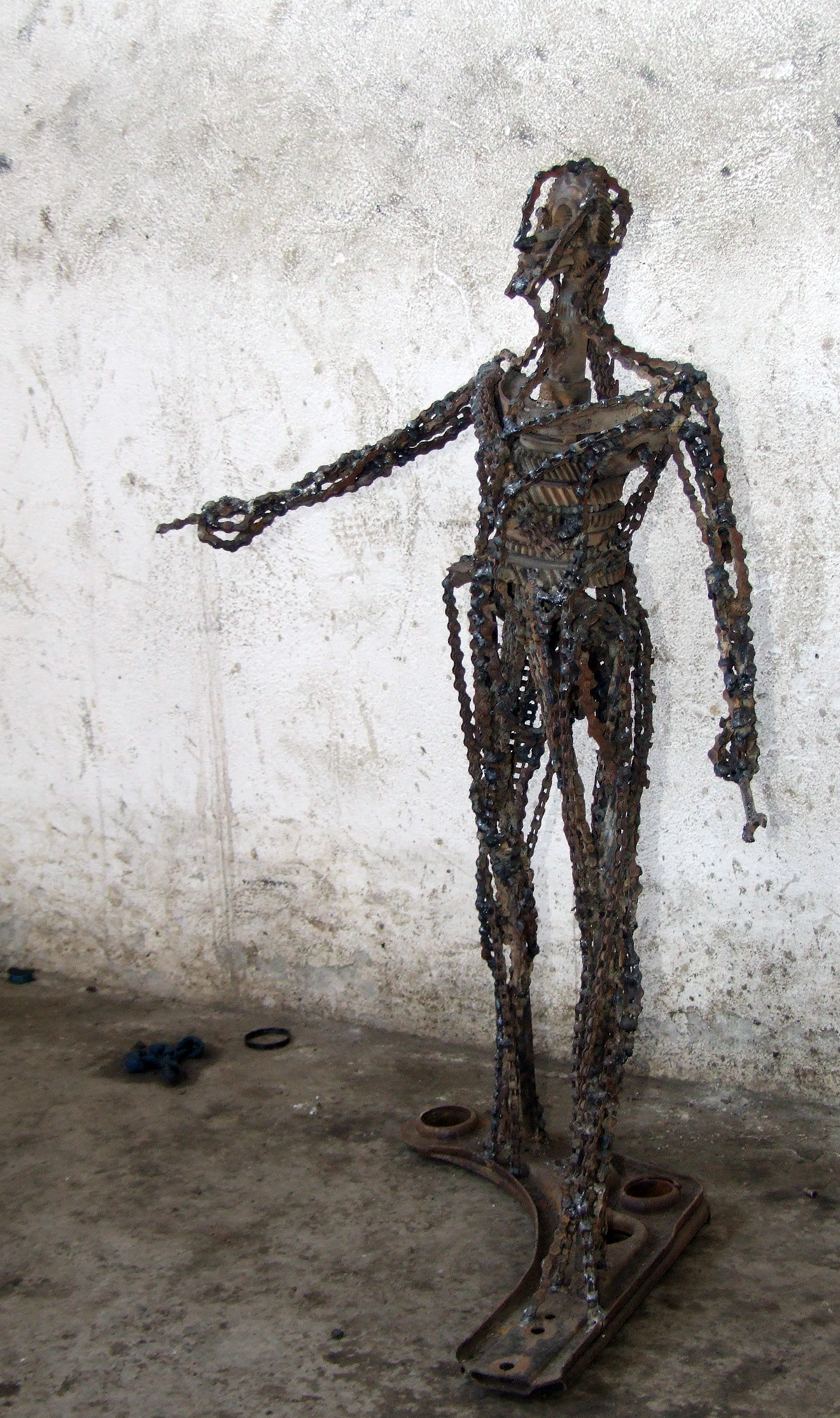 Recycled sculpture metal sculpture bojan grujic ready made figurative serbian sculptor mechanical sculpture mechanic sculpture monumental sculpture abstract expresionism