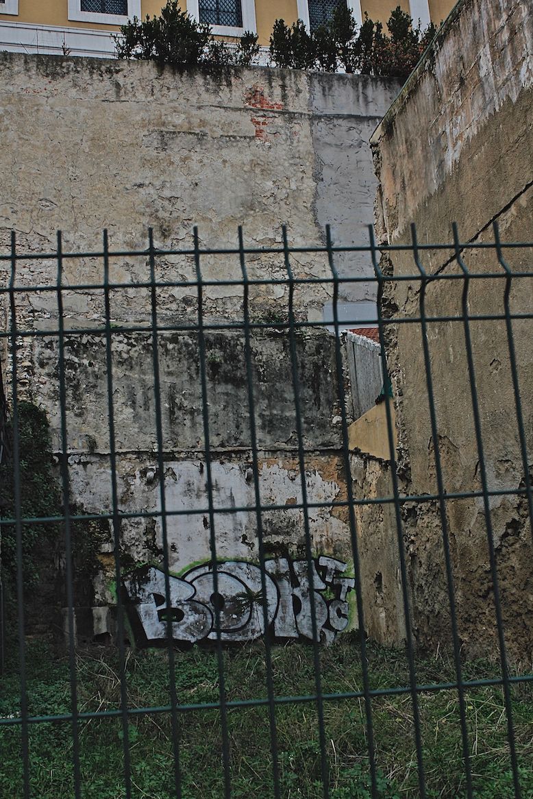A/Z flaneur urban graffiti Street Art Portugal Lisbon Brazil Kilroy warhol Rosalind Krauss