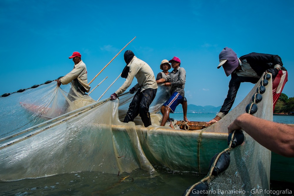 reportage asia Koh Tonsay Rabbit island Cambodia kep fishermen sea