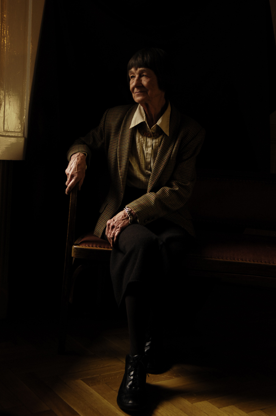 Chiaroscuro available light as shot portrait family peter molnar