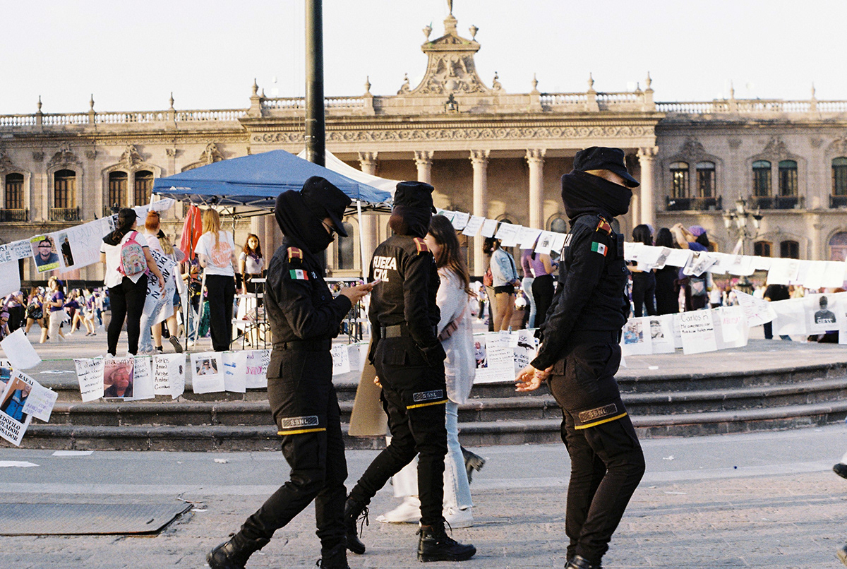 Fotografia 35mm Film   Photography  mexico street photography city people monterrey feminism