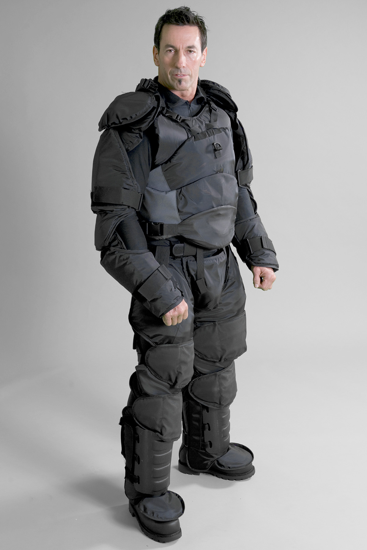 protection suit PPE riot Gear blunt-trauma Ergonomics mobility Flexibility
