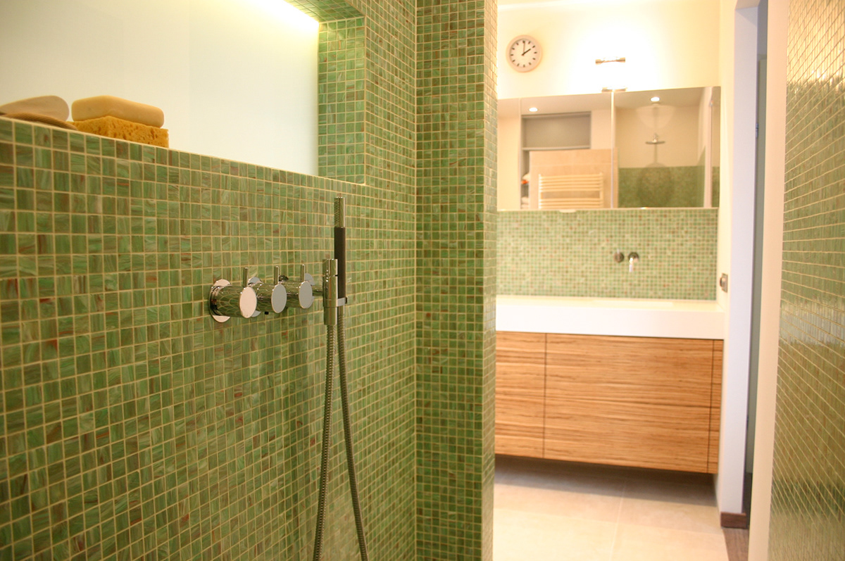 bisazza gatto mozaiek mosaic green corian bathroom badkamer vola inloopdouche walkin SHOWER