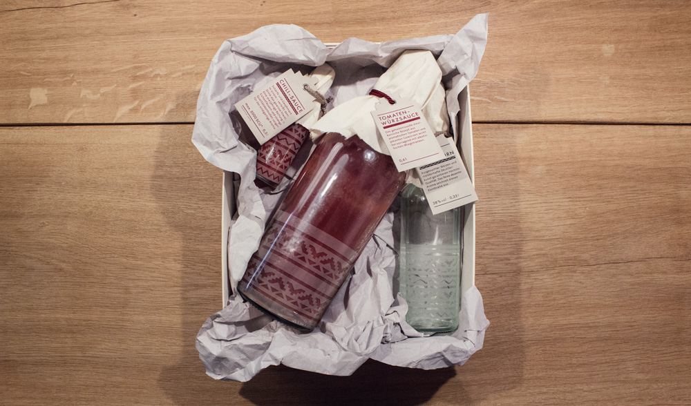 hamburg shot drink korn tabasco Tomato bottle branding  Packaging gift kit