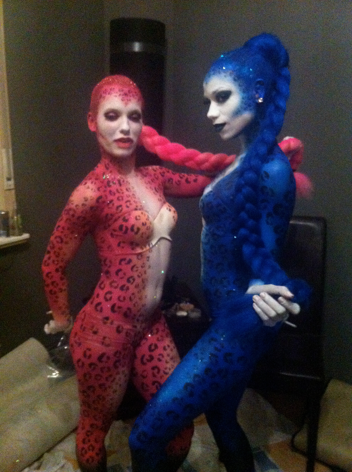 Bodypainting Bleu&pink leopard spirito brussels Make Up girls dancers make up artists
