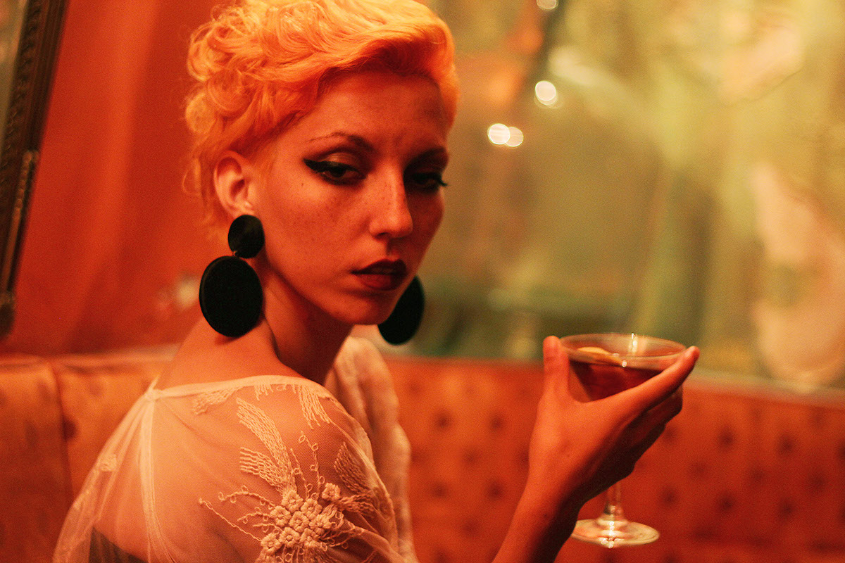 girl women charm Bond bar restaurant beauty sexy gorgeous dress spy fa danger FATAL deadly