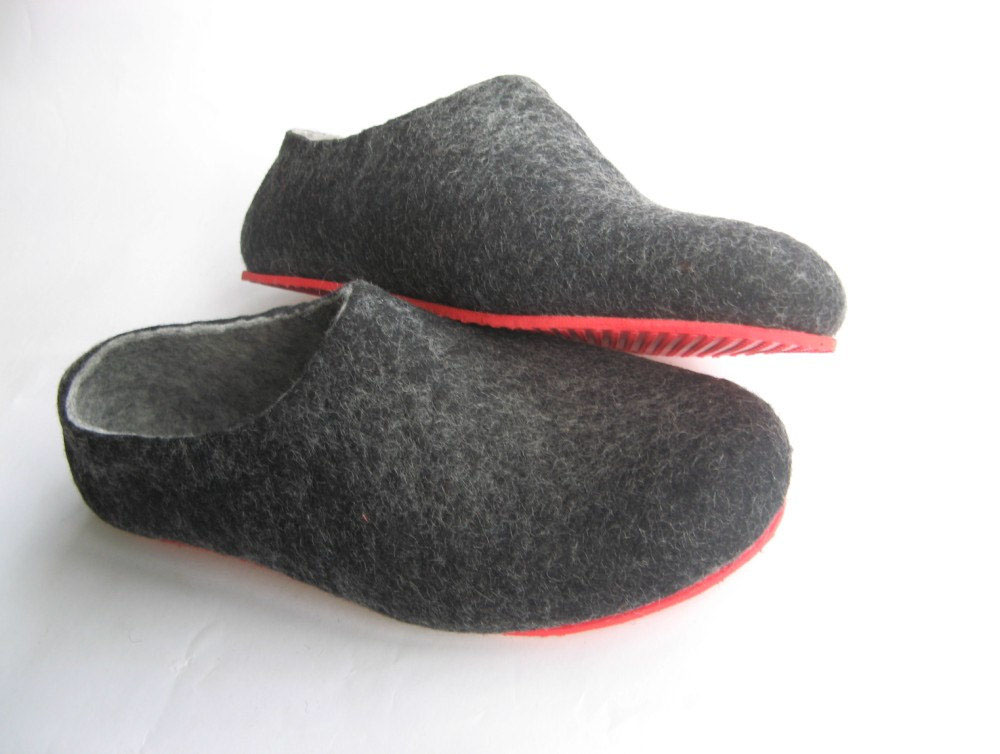felted shoes  felting  wool  wool shoes  felted slippers  contrast color  red sole  yellow sole  fashion  footwear  made to custom made  original shoes  Outdoor  indoor