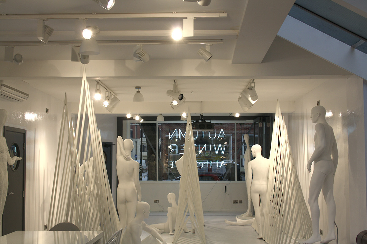 Retaildesign Display Interior SFD installation Window Style trend White monochrome mannequin