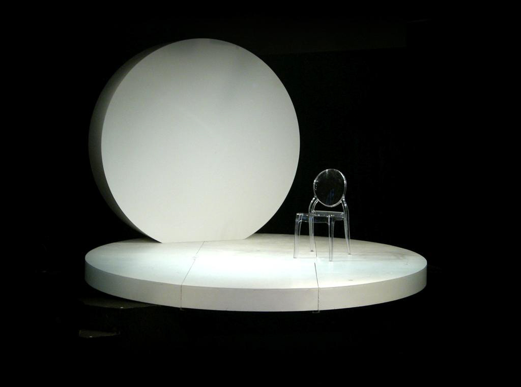 Romeo juliet circle White set Stage theater  Theater Design