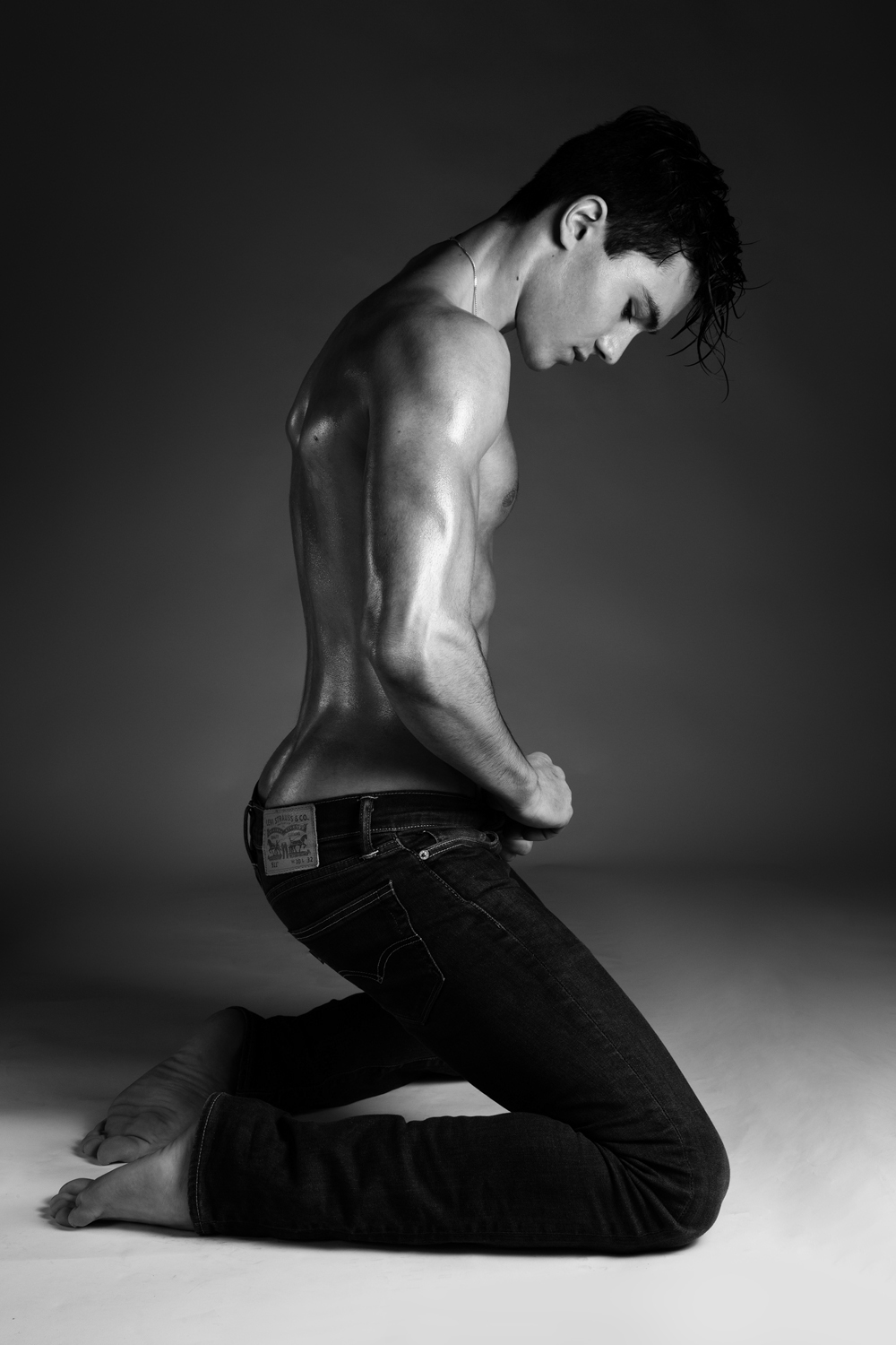 fitness Coach sportif abs sexy men cute Young muscle photographe de mode photoshoot male model Paris france