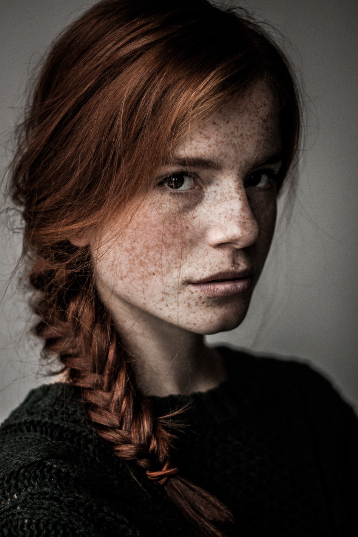 portrait model freckles beauty