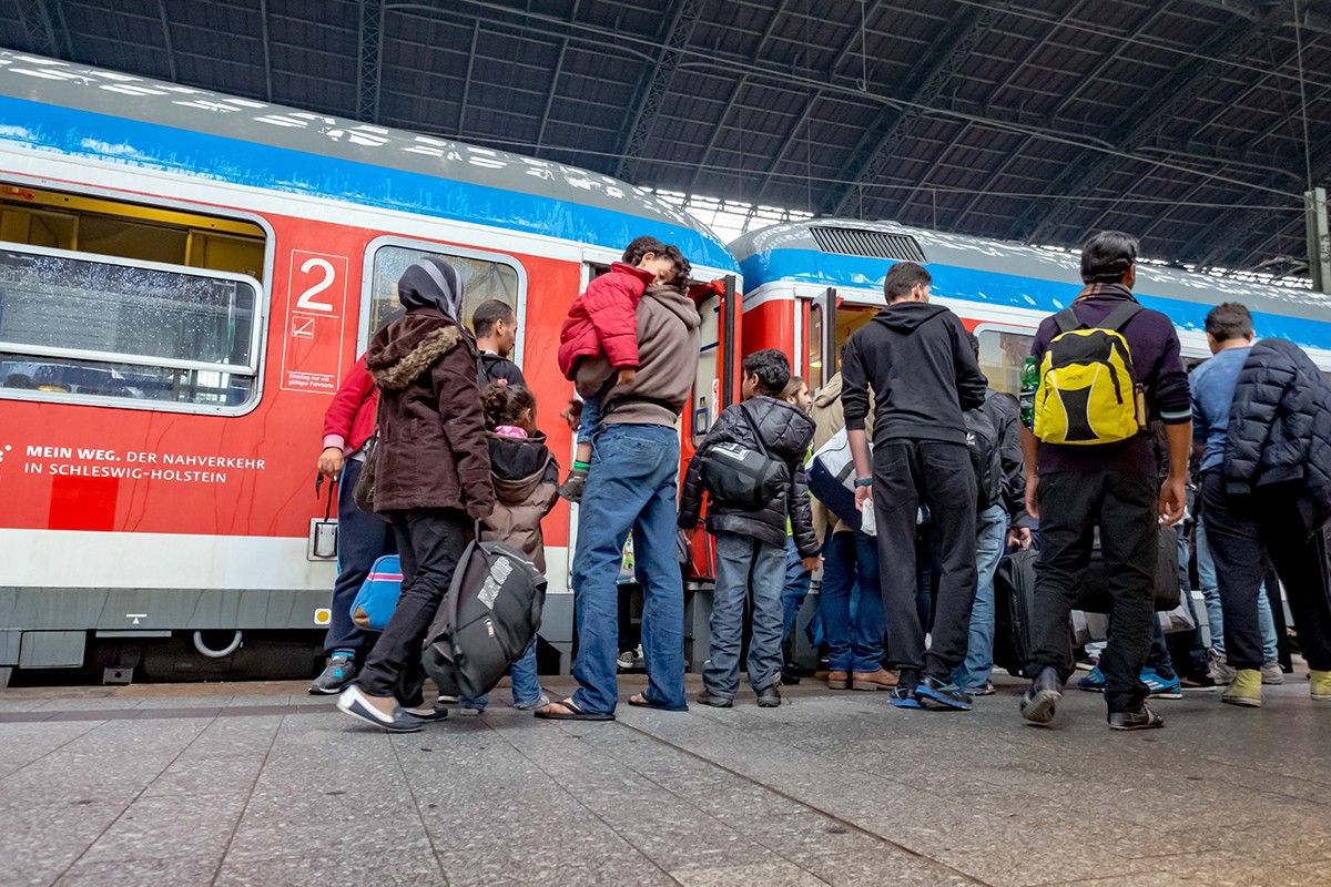 Asylanten Hauptbahnhof Bahnhof Flüchtlinge Helfer Versorgung REISEN hamburg Deutschland