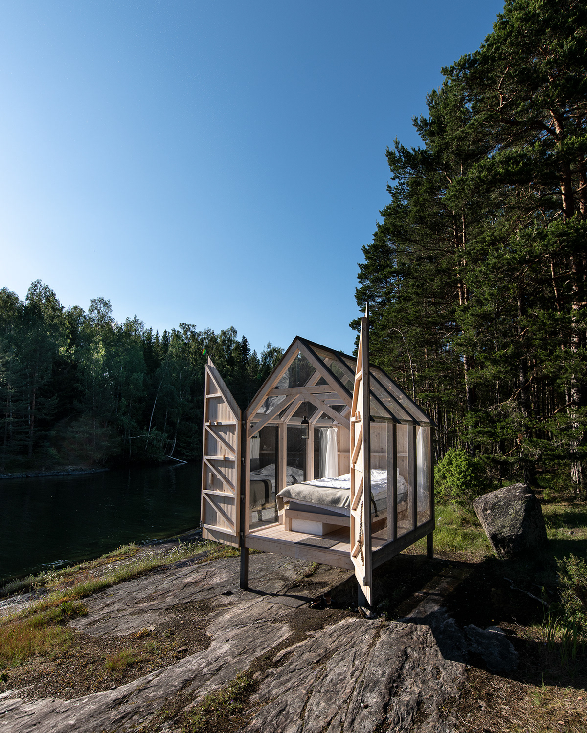 The cabin - 72 Hour Cabin at Henriksholm, Lake Ånimmen in Sweden - photo Martin Kaufmann