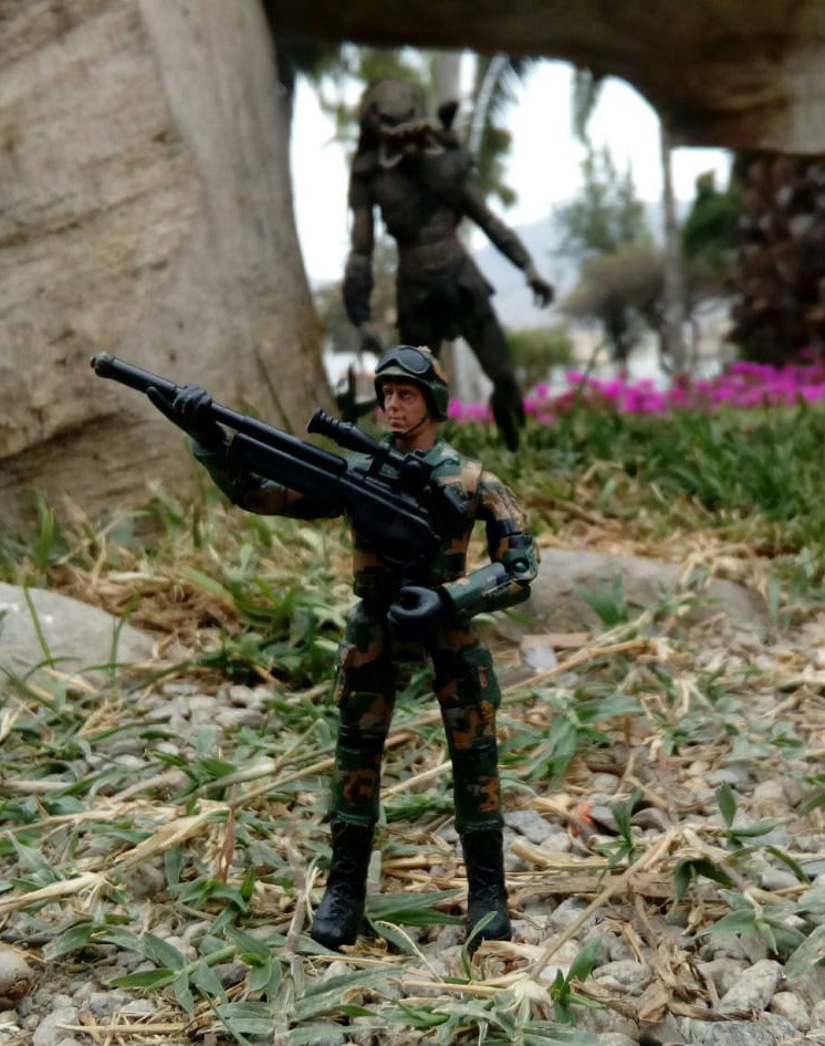 depredador fotografia creativa muñecos soldado