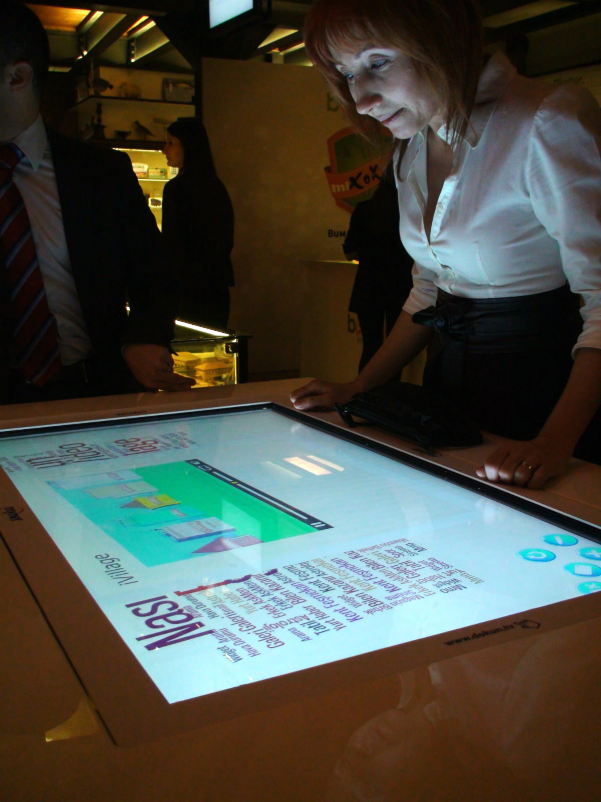 touch multitouch interactive mynet iPad game info infographics design interaction award screen table video mixx