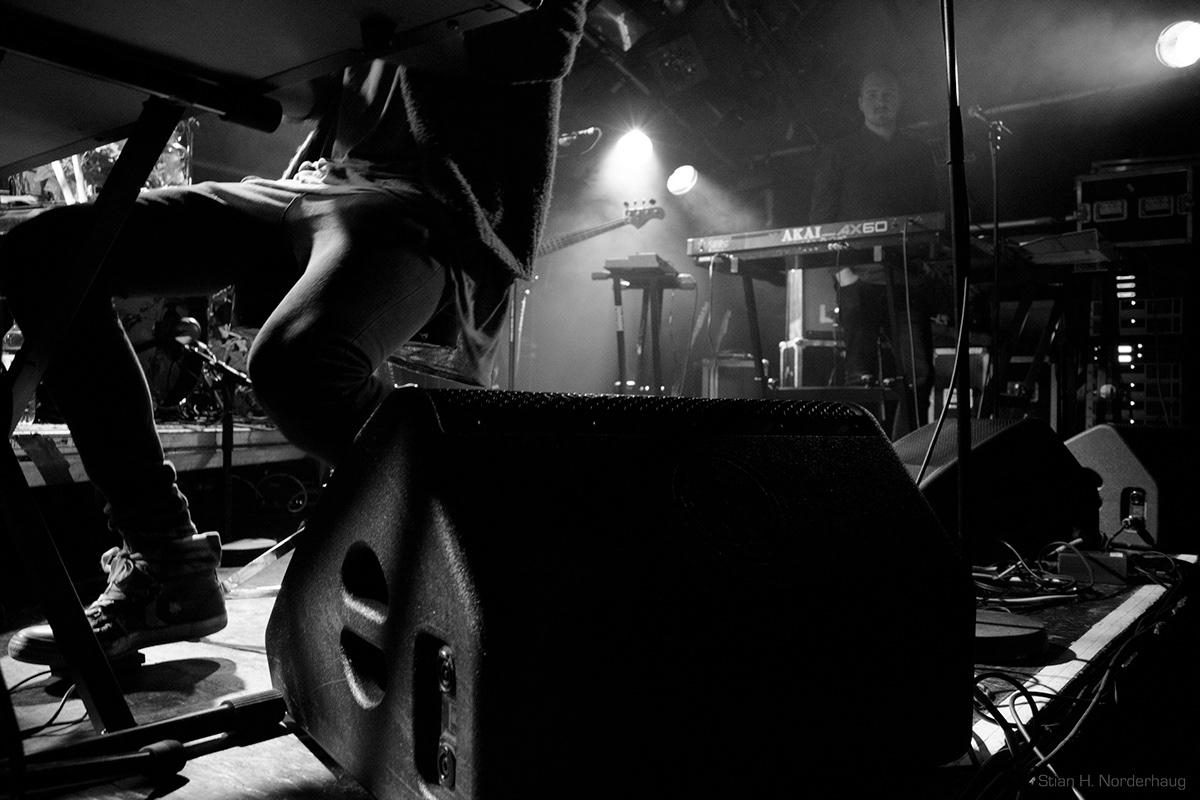 Ramasjang Bergen indie rock indie rock 60s Lightbulb dark light band noroff