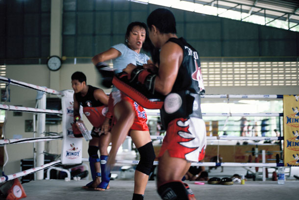 photo  Photography  photojournalism  thailand Thai siam siamese muay Boxing kick thai boxing kick boxing Fighter image status village train trainer martial art martial art deryck derek derrick Van steenderen vs verse van steenderen Thailand