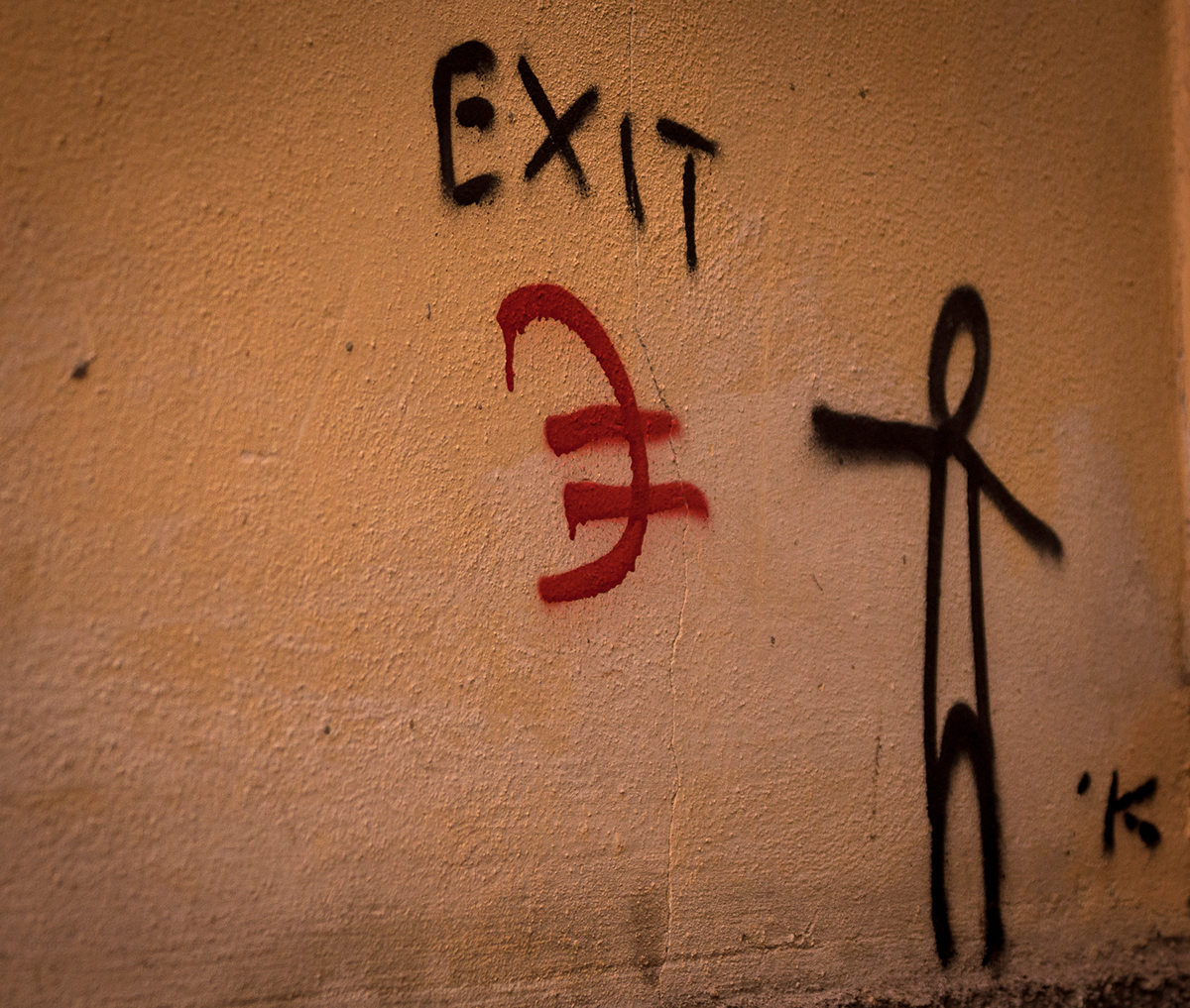 Exit Street art Pisa heart