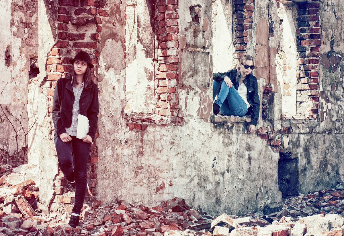 styling  female model young girl meeting exchang package secret agent agent buiding abandoned ruins
