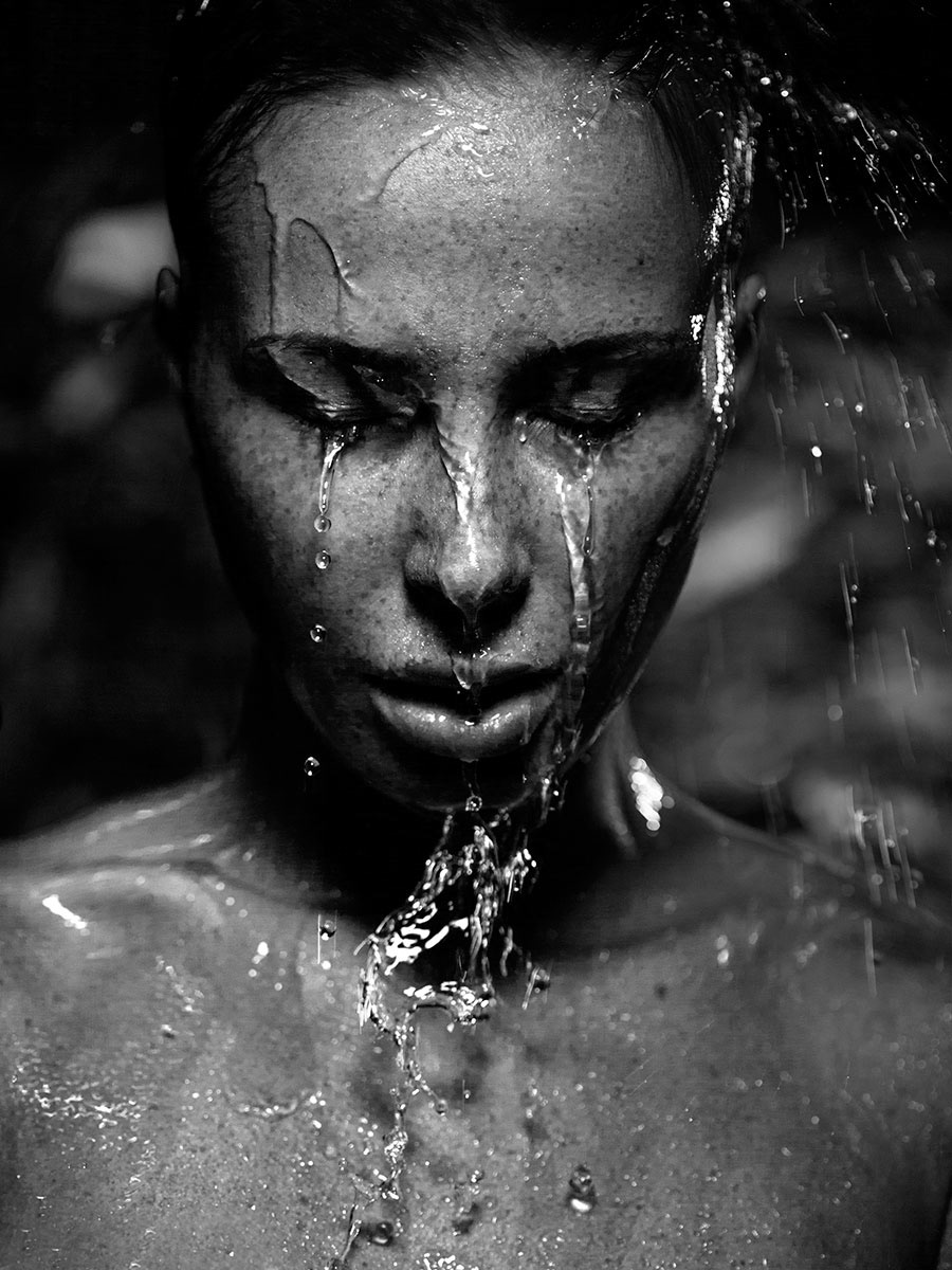 #karizza #photographer #girl #water #eyes #sexy #black #white #