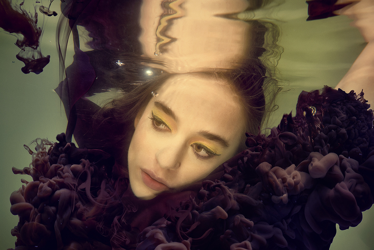 Photography  underwater Fashion  #production #studiobank #creativespace #underwaterphotography #light