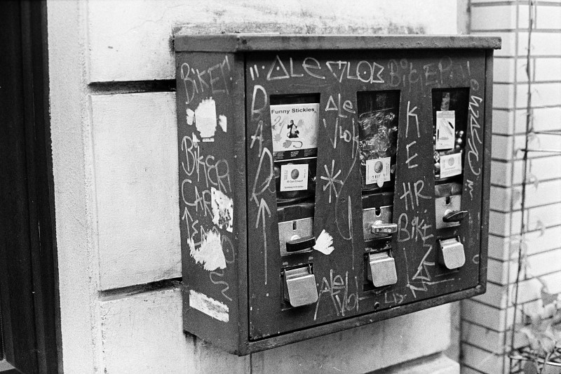 bubblegum  crisis  machine  gum dispenser broken  old  documentary documentation  Black  white  analog