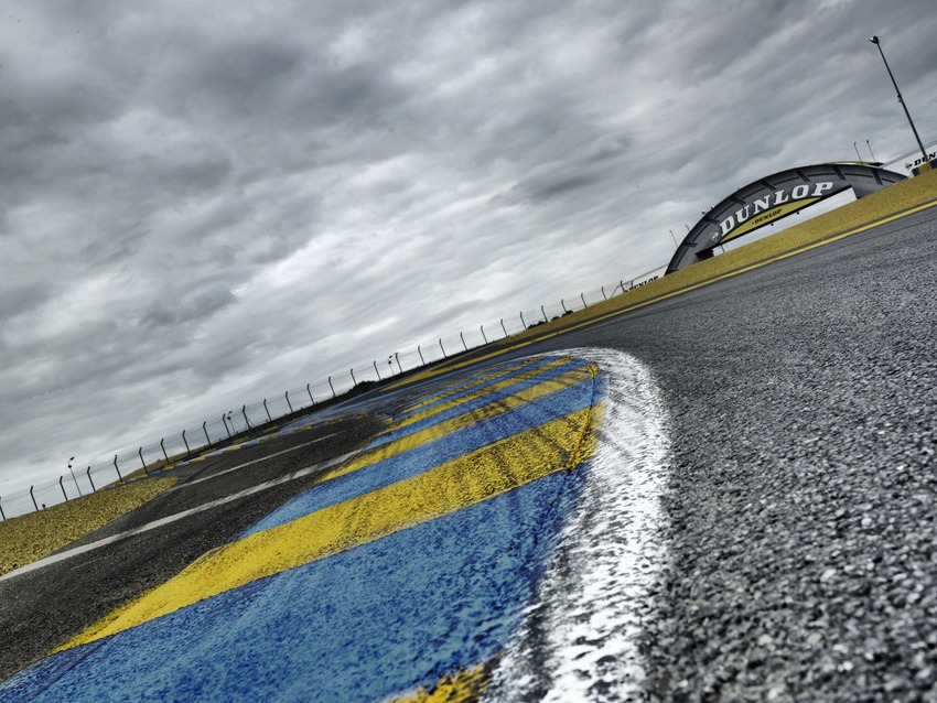 MAGROUND Rockarts Imaging Ford GT40 racetrack race track CGI 3D vintage racecar car automotive   HDR Day compositing