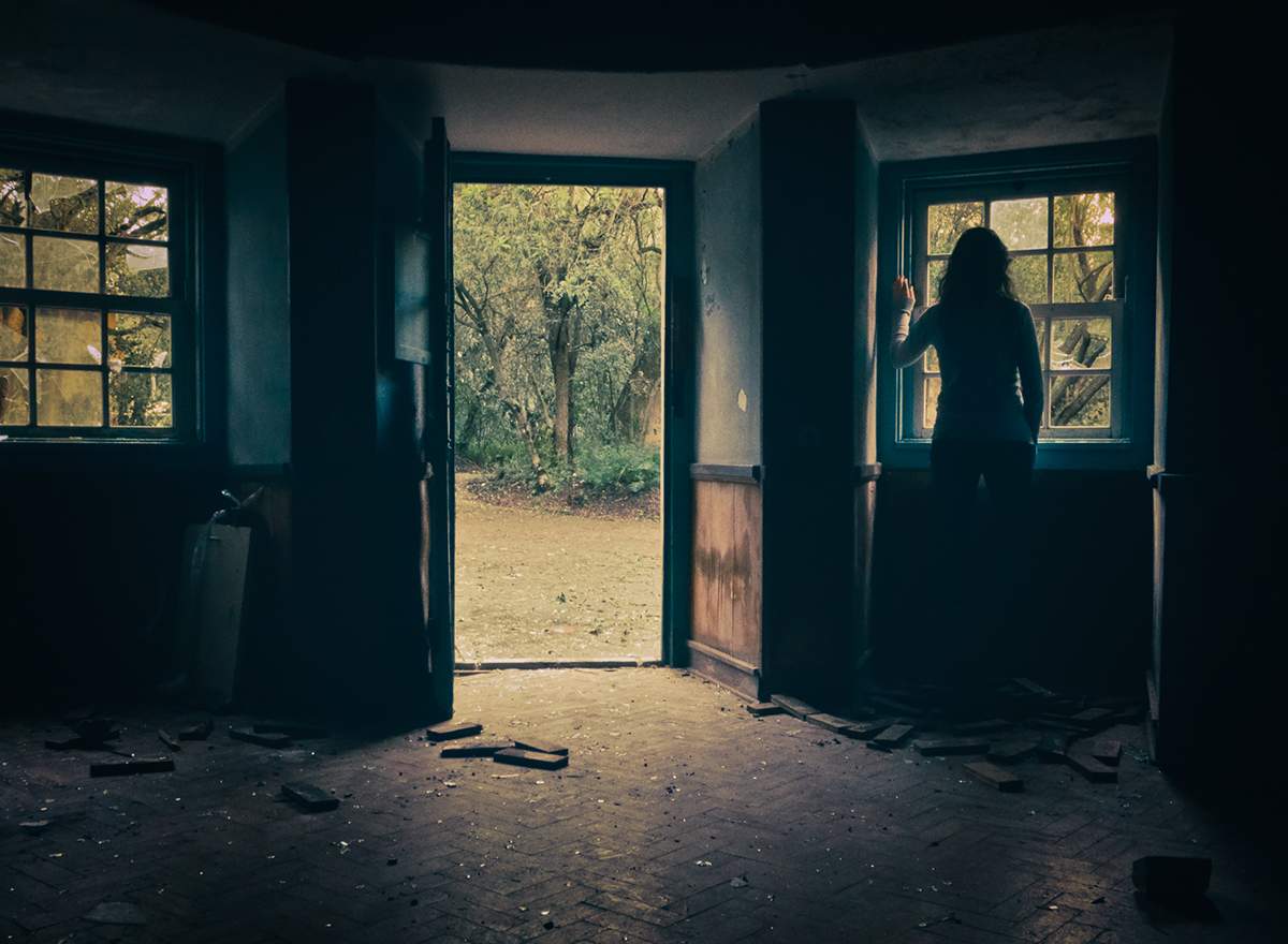 oblivion cristina prat mases  crisis masiva house alone solitude woman  selfportrait sad Picture  pintura photo pic foto